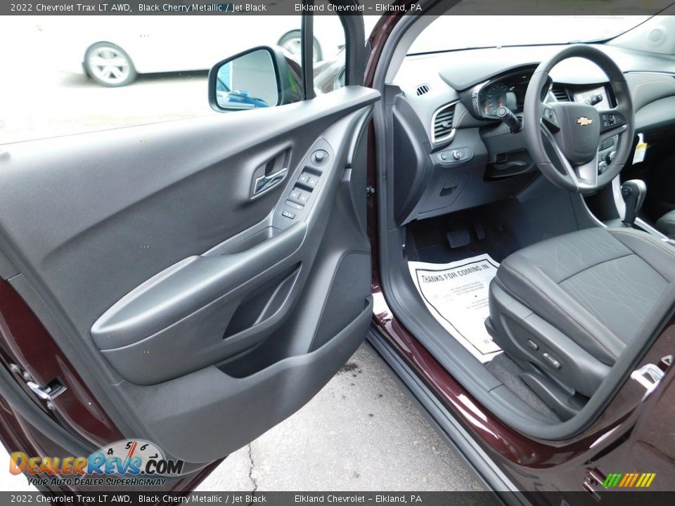 Front Seat of 2022 Chevrolet Trax LT AWD Photo #13