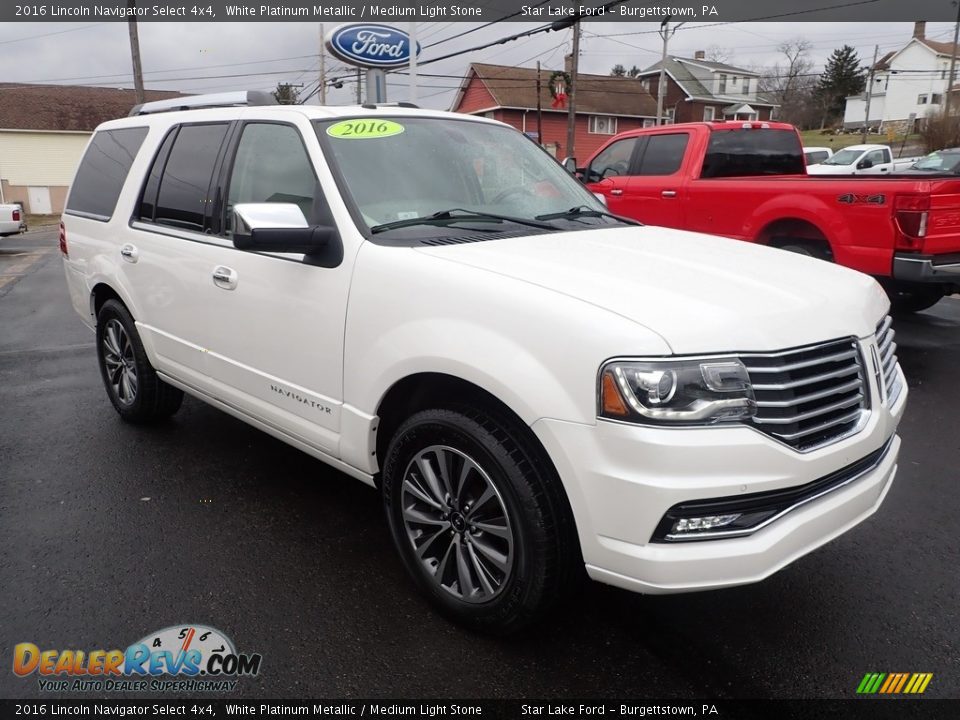 Front 3/4 View of 2016 Lincoln Navigator Select 4x4 Photo #7