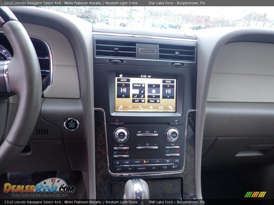 Controls of 2016 Lincoln Navigator Select 4x4 Photo #17