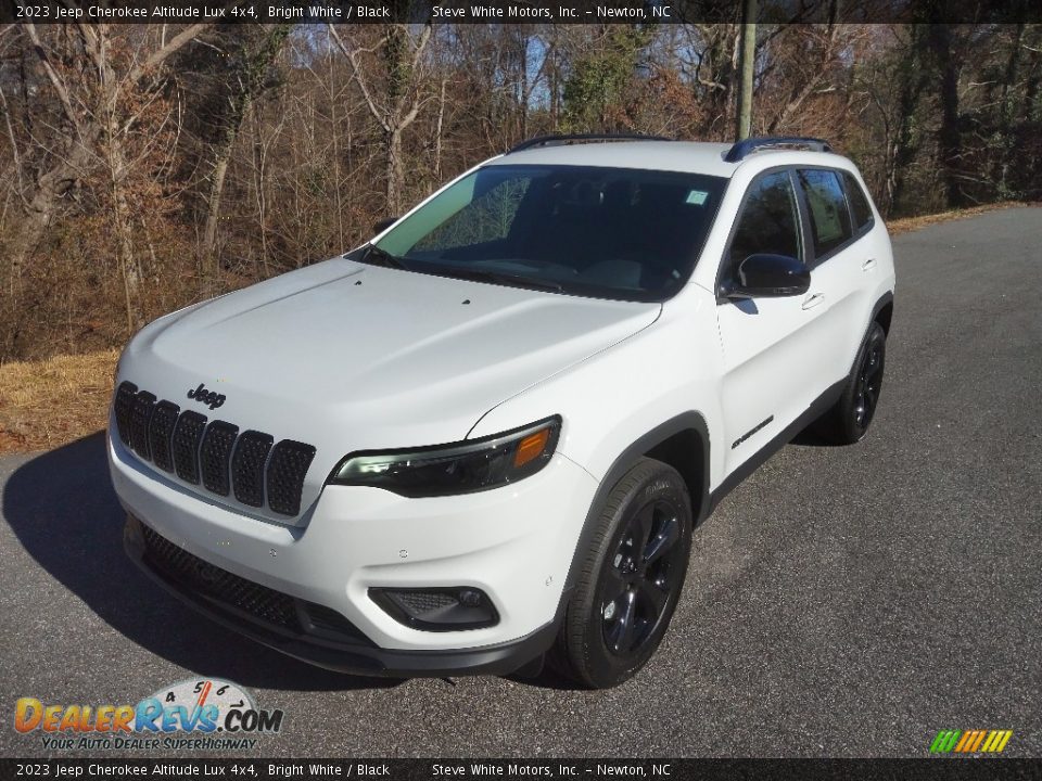 Bright White 2023 Jeep Cherokee Altitude Lux 4x4 Photo #2