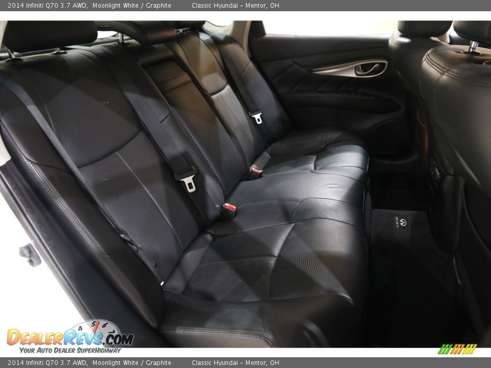 Rear Seat of 2014 Infiniti Q70 3.7 AWD Photo #18