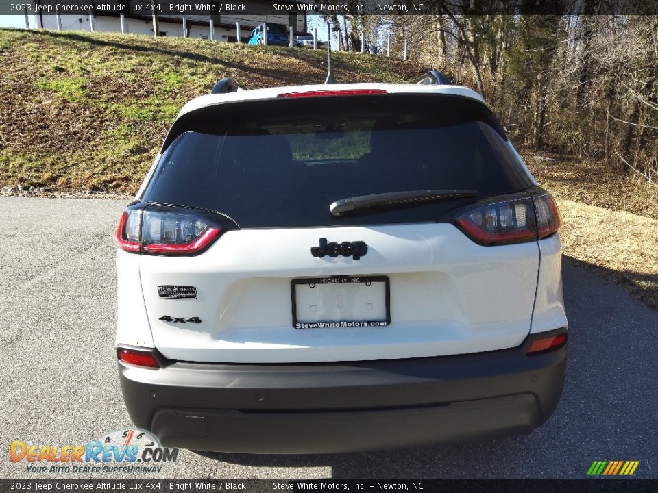 2023 Jeep Cherokee Altitude Lux 4x4 Bright White / Black Photo #7