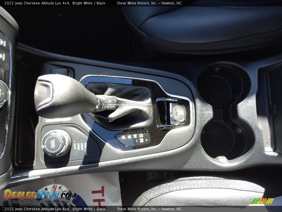 2023 Jeep Cherokee Altitude Lux 4x4 Shifter Photo #29
