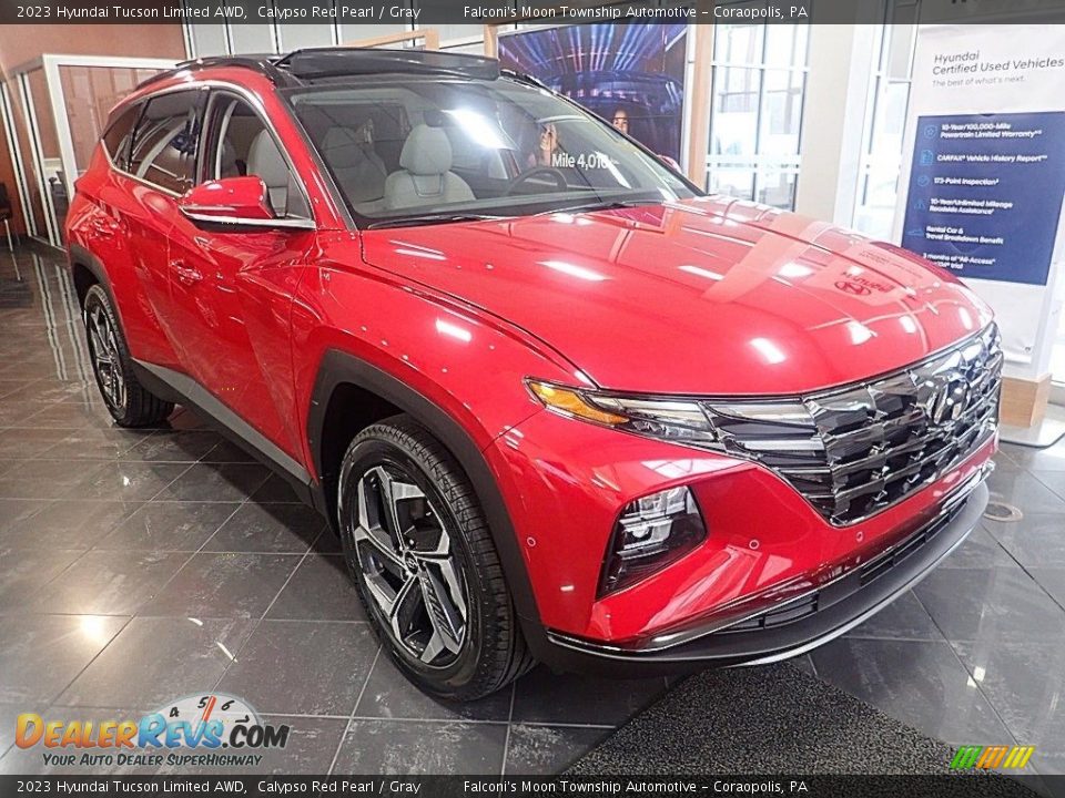 Front 3/4 View of 2023 Hyundai Tucson Limited AWD Photo #8