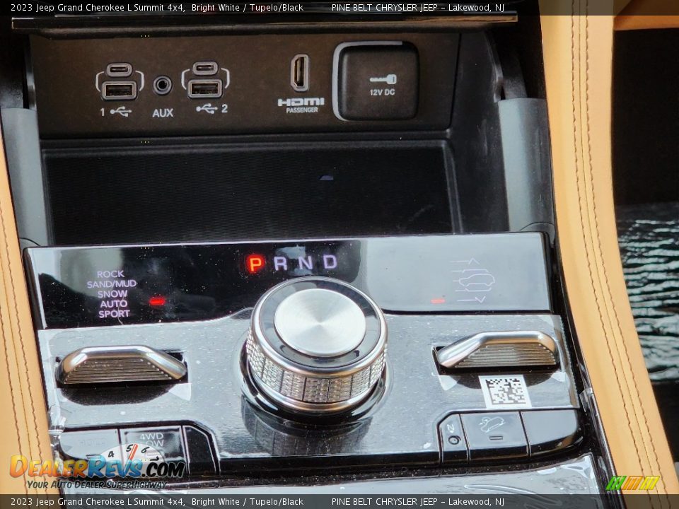 2023 Jeep Grand Cherokee L Summit 4x4 Shifter Photo #11