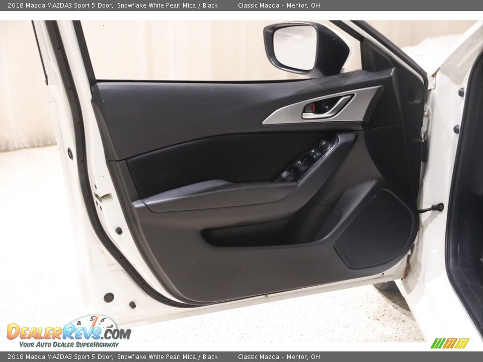 2018 Mazda MAZDA3 Sport 5 Door Snowflake White Pearl Mica / Black Photo #4