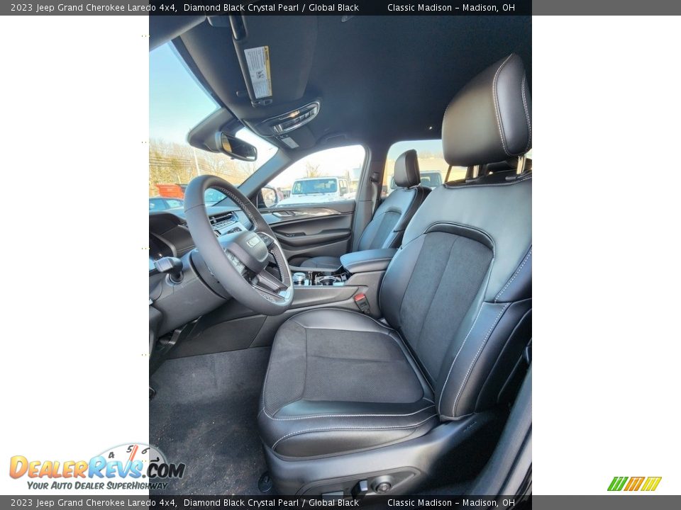 Front Seat of 2023 Jeep Grand Cherokee Laredo 4x4 Photo #2
