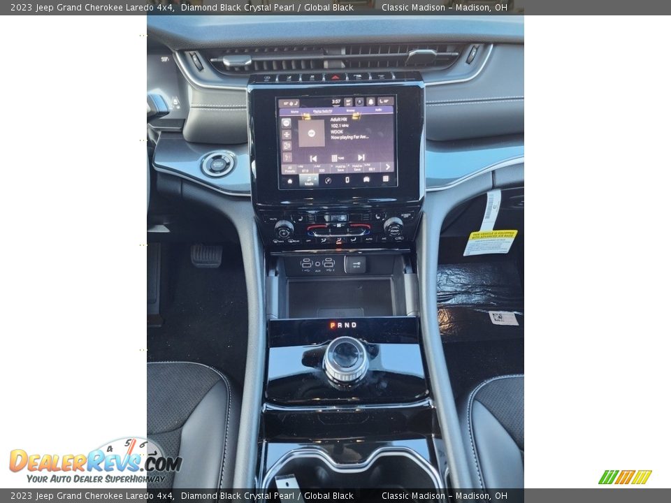 2023 Jeep Grand Cherokee Laredo 4x4 Diamond Black Crystal Pearl / Global Black Photo #6