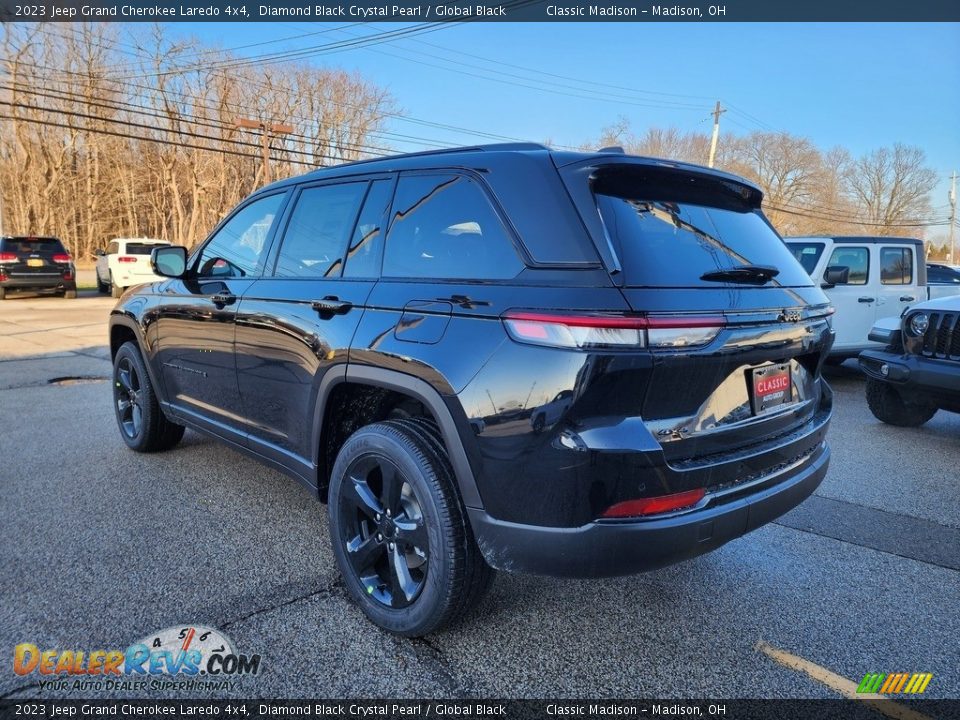 2023 Jeep Grand Cherokee Laredo 4x4 Diamond Black Crystal Pearl / Global Black Photo #9