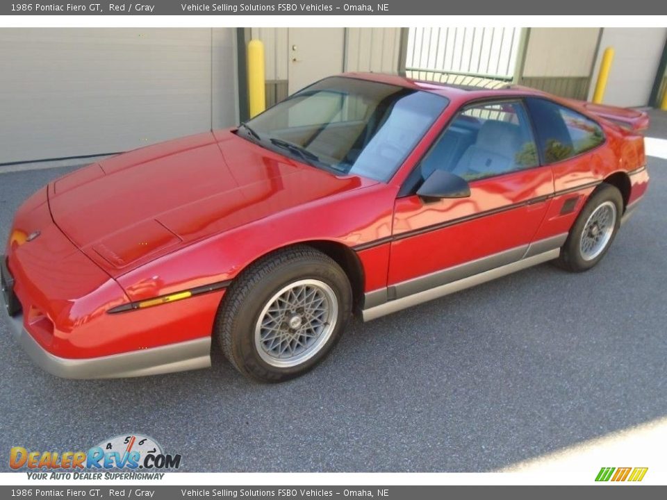 Front 3/4 View of 1986 Pontiac Fiero GT Photo #1