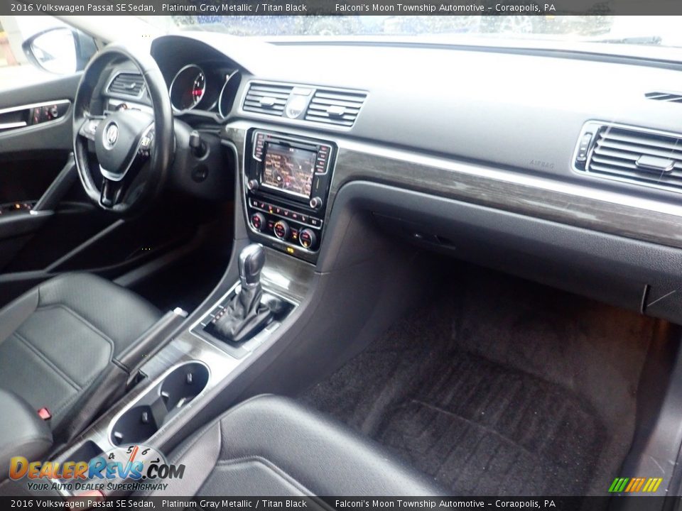 Dashboard of 2016 Volkswagen Passat SE Sedan Photo #12