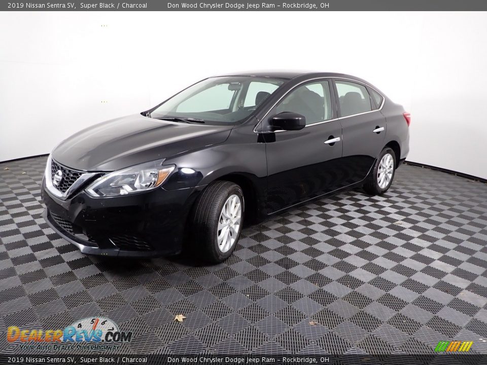 2019 Nissan Sentra SV Super Black / Charcoal Photo #5