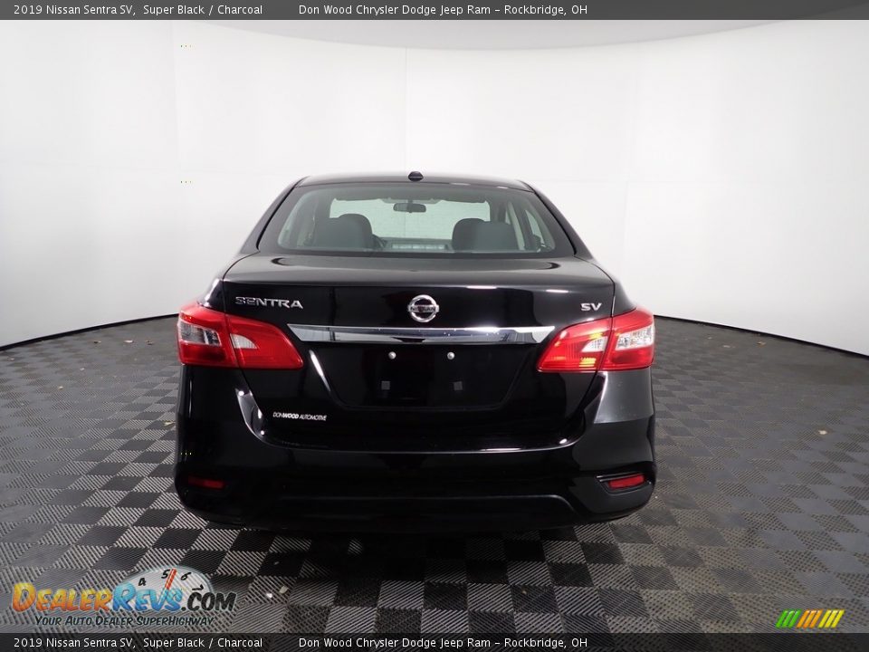 2019 Nissan Sentra SV Super Black / Charcoal Photo #7