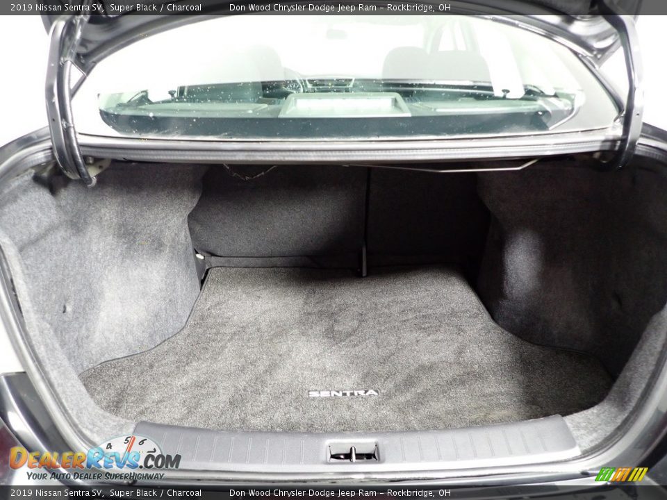 2019 Nissan Sentra SV Super Black / Charcoal Photo #9