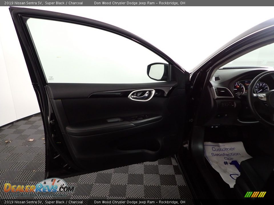 2019 Nissan Sentra SV Super Black / Charcoal Photo #11