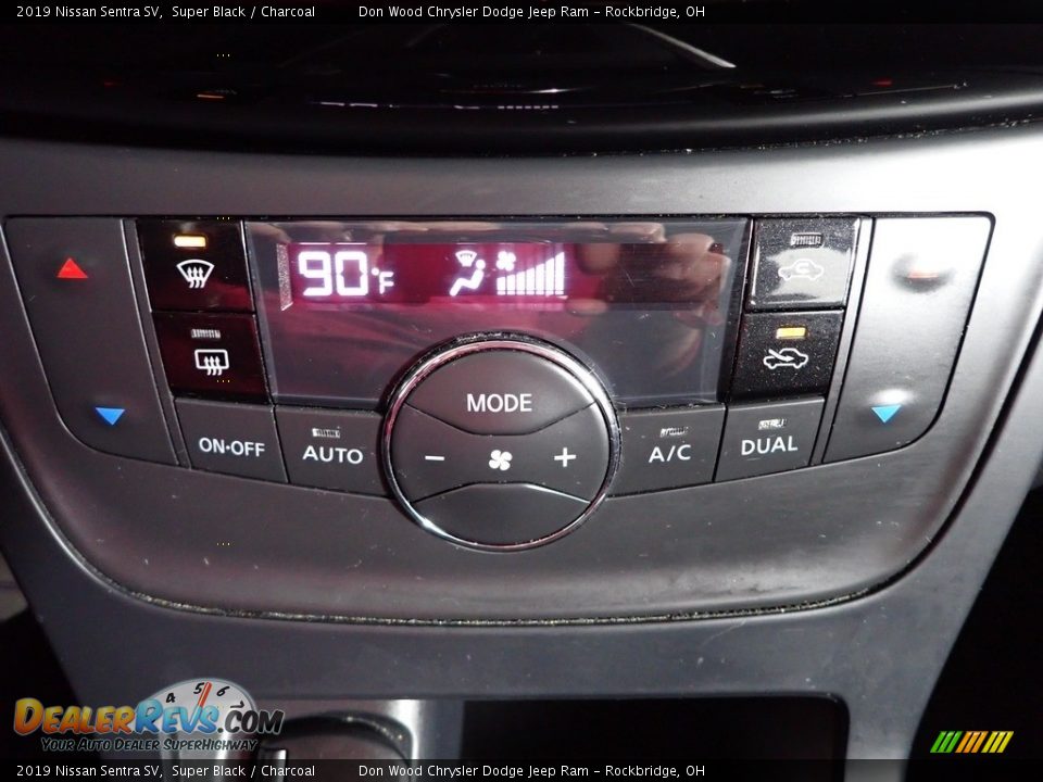 2019 Nissan Sentra SV Super Black / Charcoal Photo #19