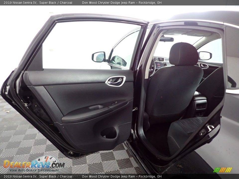2019 Nissan Sentra SV Super Black / Charcoal Photo #22