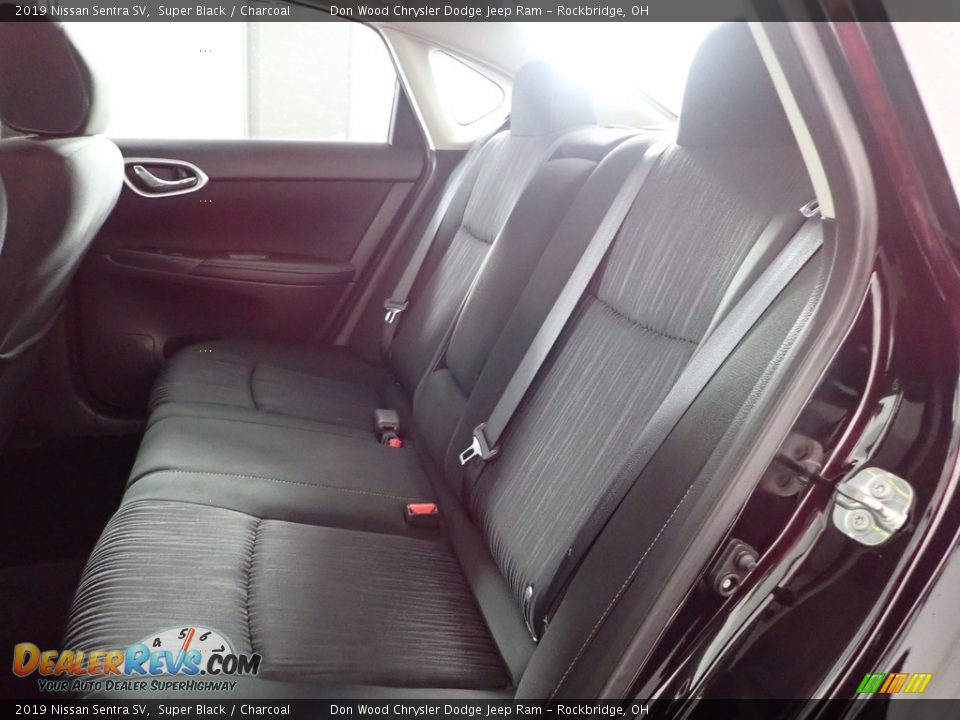 2019 Nissan Sentra SV Super Black / Charcoal Photo #23