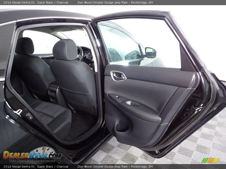 2019 Nissan Sentra SV Super Black / Charcoal Photo #27