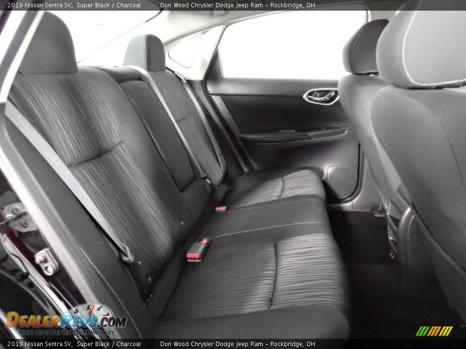 2019 Nissan Sentra SV Super Black / Charcoal Photo #28