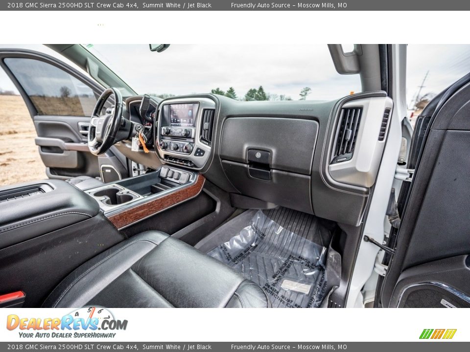 Dashboard of 2018 GMC Sierra 2500HD SLT Crew Cab 4x4 Photo #18