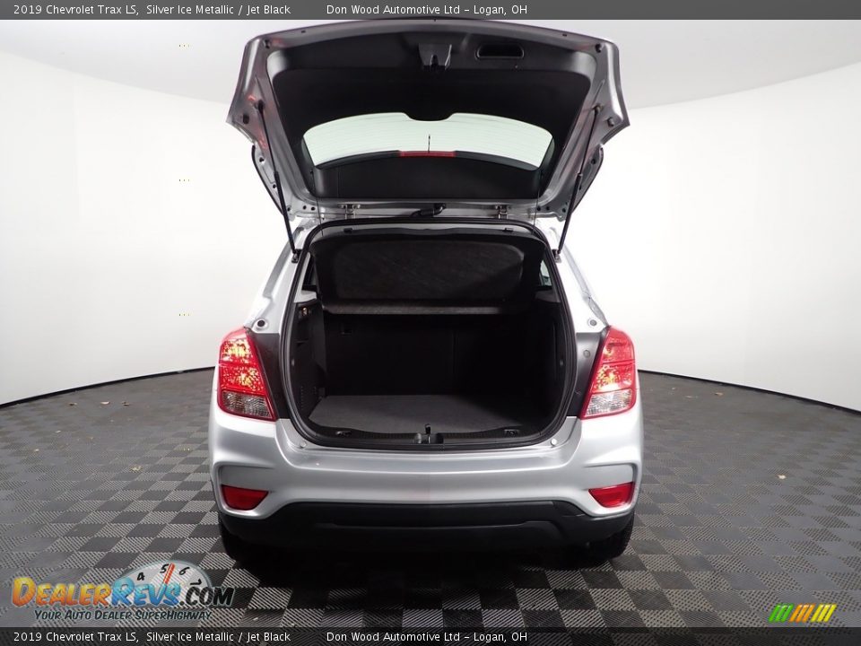 2019 Chevrolet Trax LS Silver Ice Metallic / Jet Black Photo #8