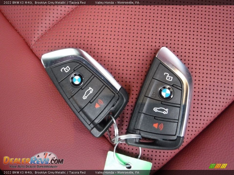 Keys of 2022 BMW X3 M40i Photo #35