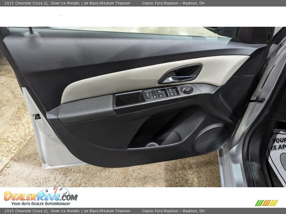 2015 Chevrolet Cruze LS Silver Ice Metallic / Jet Black/Medium Titanium Photo #9