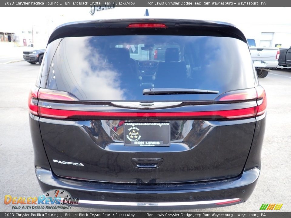2023 Chrysler Pacifica Touring L Brilliant Black Crystal Pearl / Black/Alloy Photo #4