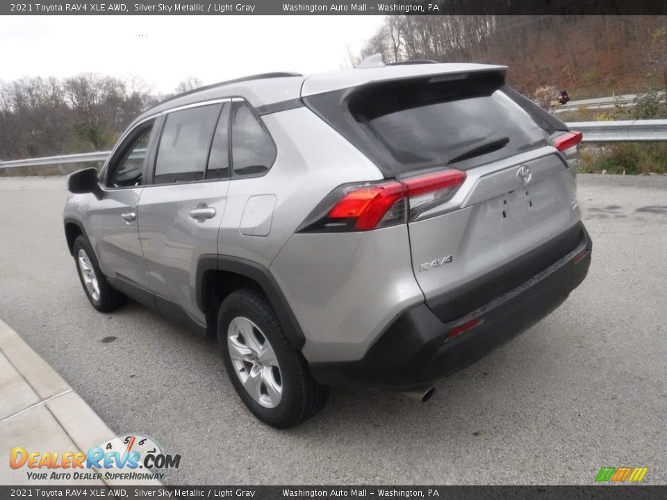 2021 Toyota RAV4 XLE AWD Silver Sky Metallic / Light Gray Photo #13