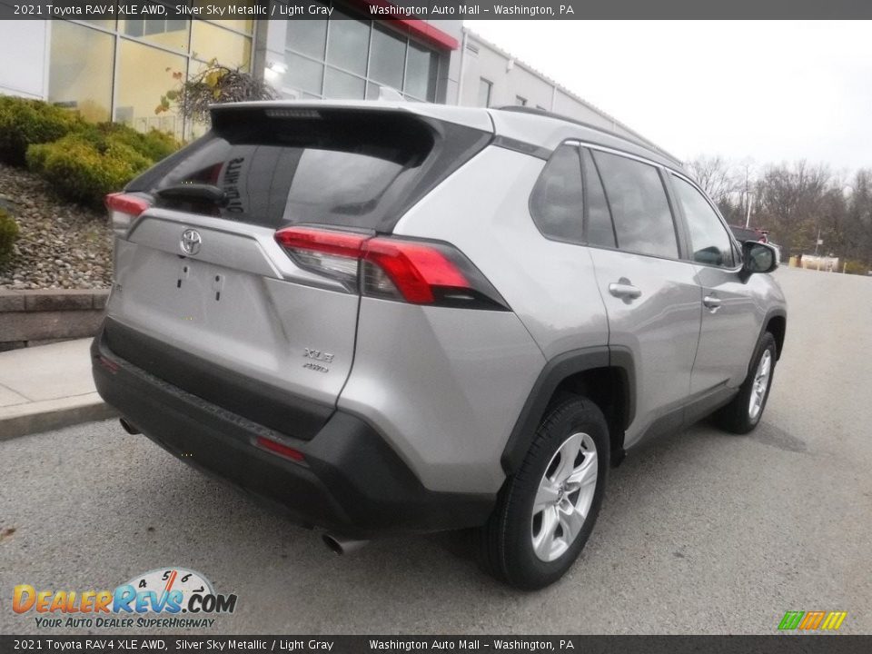 2021 Toyota RAV4 XLE AWD Silver Sky Metallic / Light Gray Photo #14