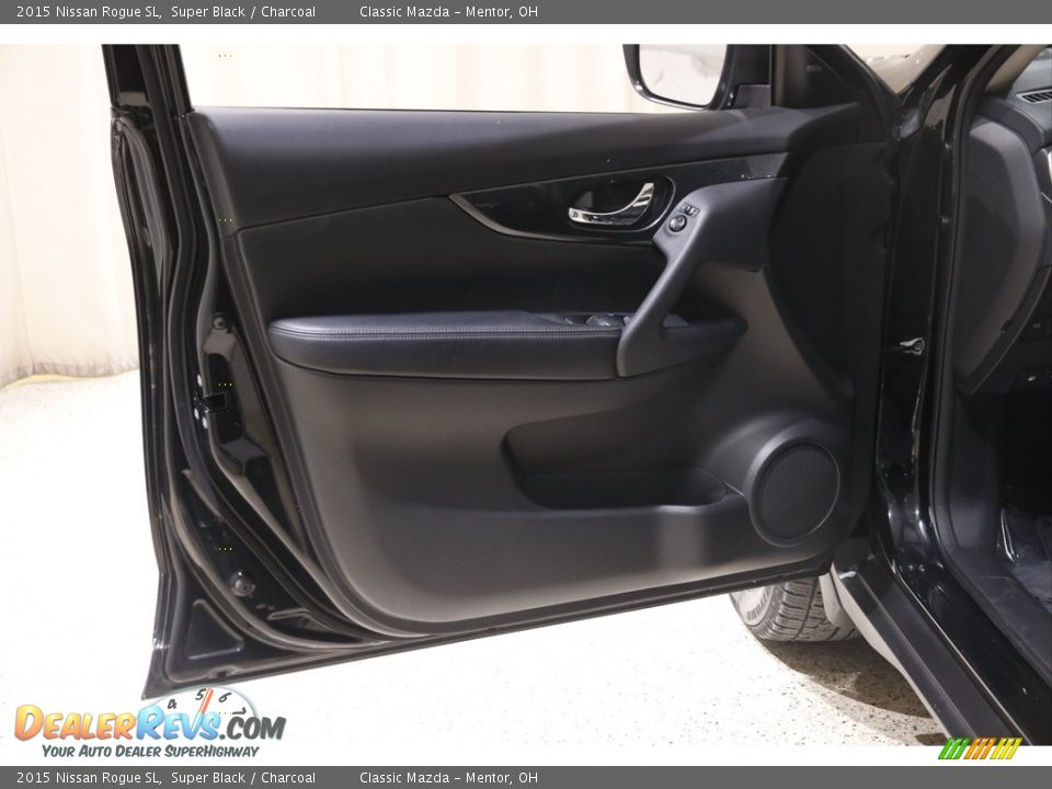 2015 Nissan Rogue SL Super Black / Charcoal Photo #4