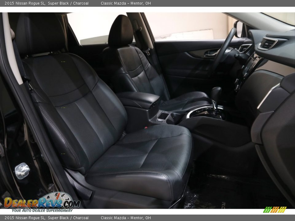 2015 Nissan Rogue SL Super Black / Charcoal Photo #17