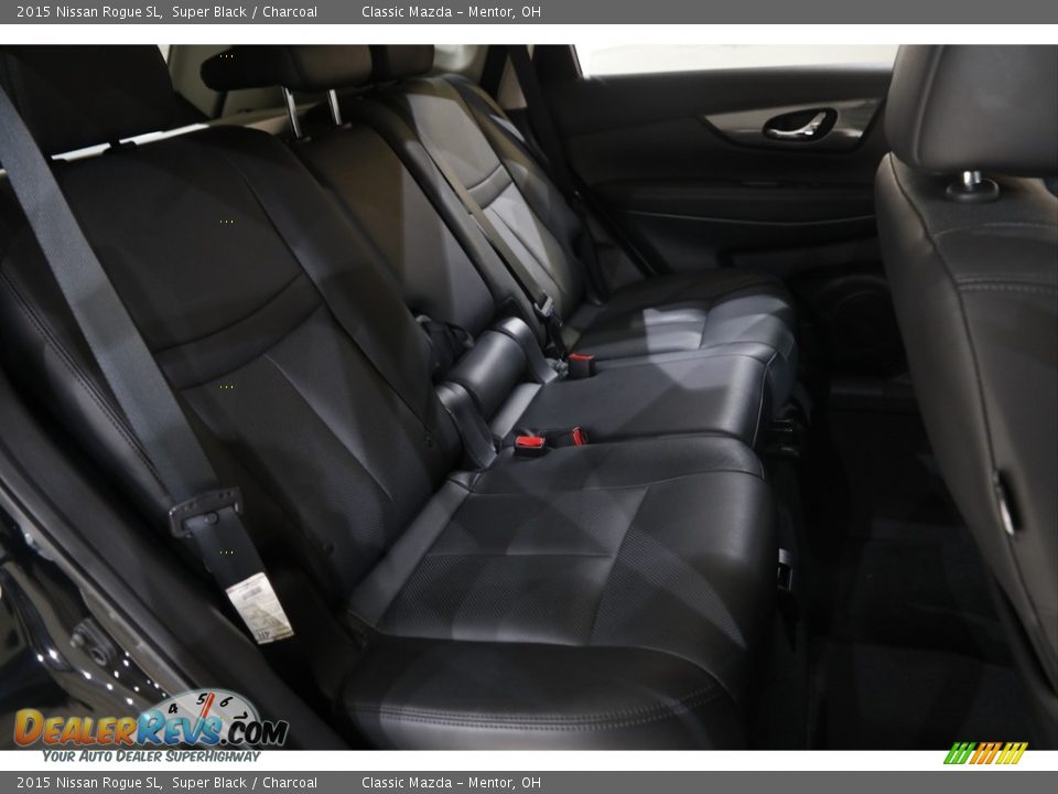 2015 Nissan Rogue SL Super Black / Charcoal Photo #18