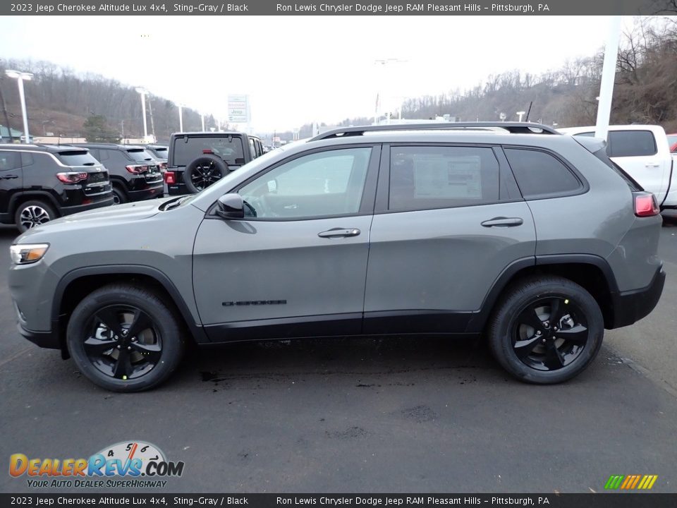 2023 Jeep Cherokee Altitude Lux 4x4 Sting-Gray / Black Photo #2