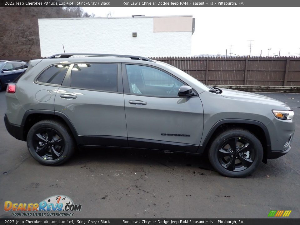 2023 Jeep Cherokee Altitude Lux 4x4 Sting-Gray / Black Photo #7