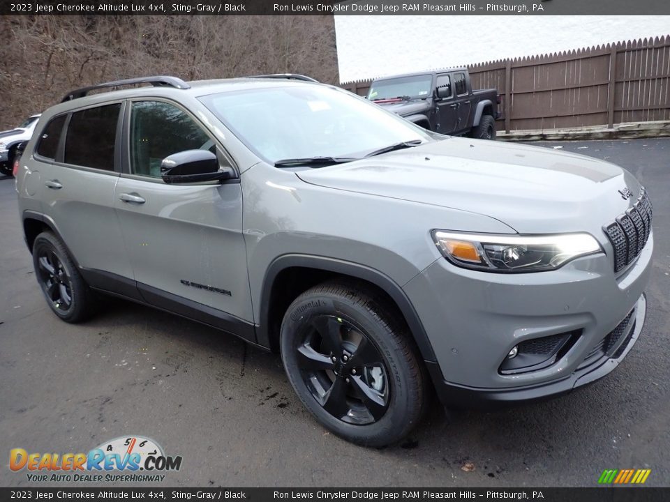 2023 Jeep Cherokee Altitude Lux 4x4 Sting-Gray / Black Photo #8