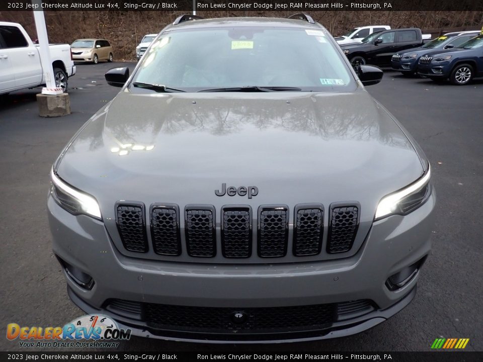 2023 Jeep Cherokee Altitude Lux 4x4 Sting-Gray / Black Photo #9