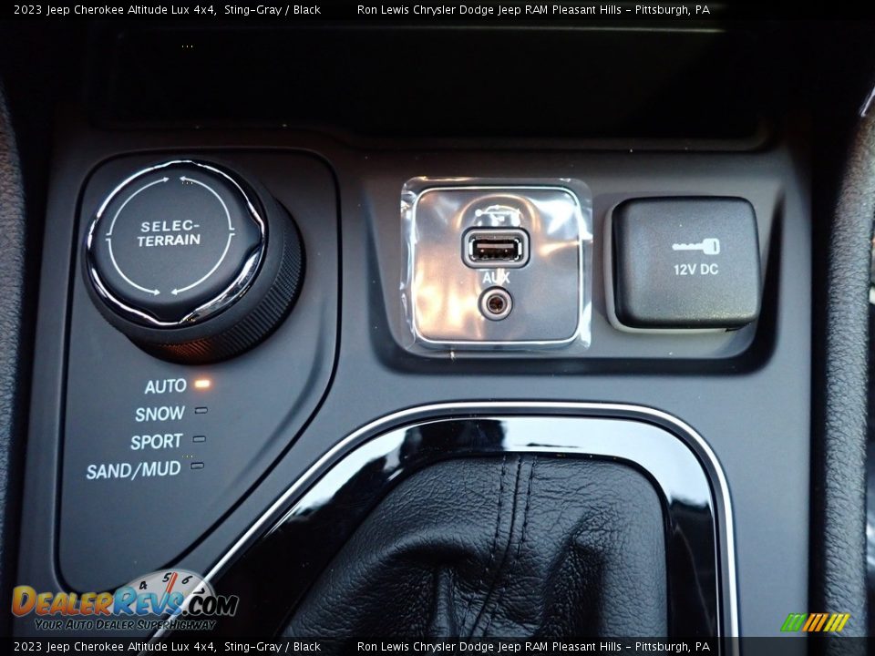 2023 Jeep Cherokee Altitude Lux 4x4 Sting-Gray / Black Photo #17