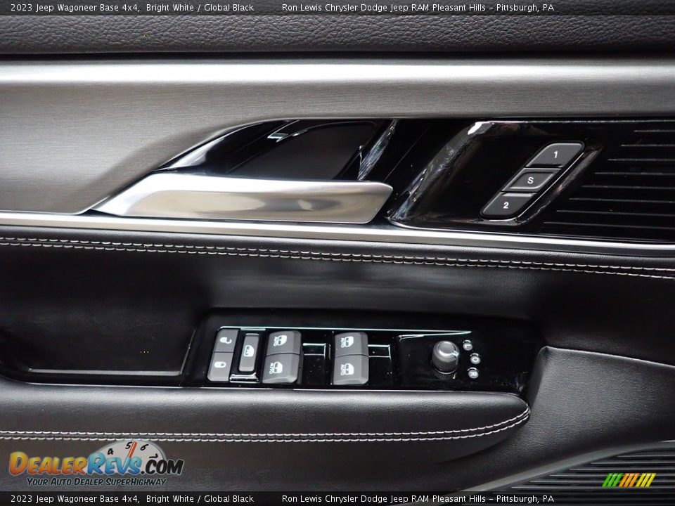 Door Panel of 2023 Jeep Wagoneer Base 4x4 Photo #13