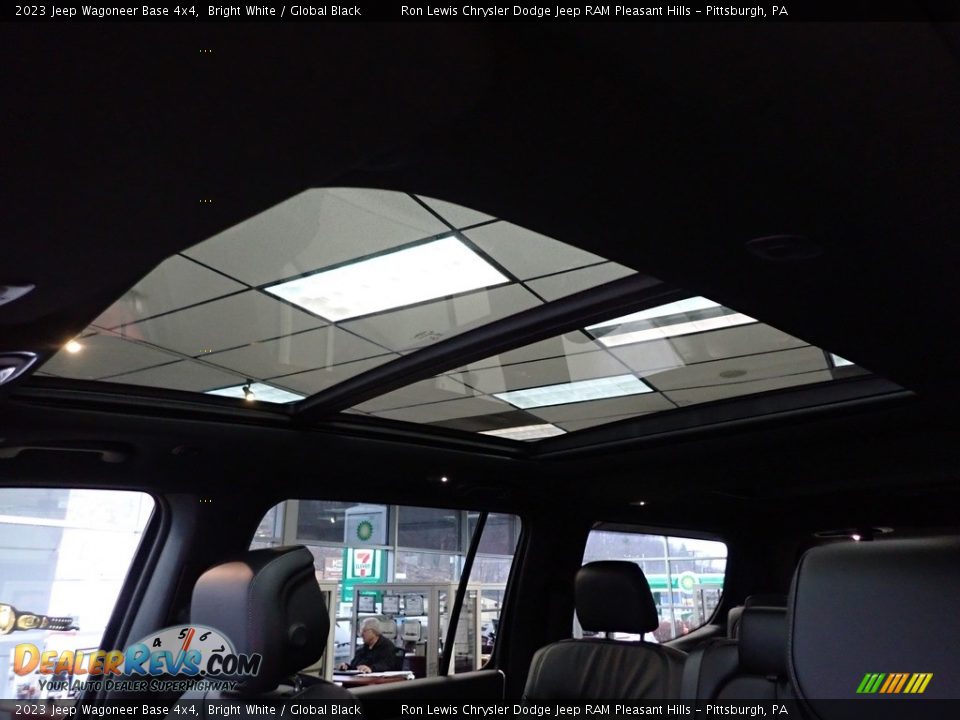 Sunroof of 2023 Jeep Wagoneer Base 4x4 Photo #17