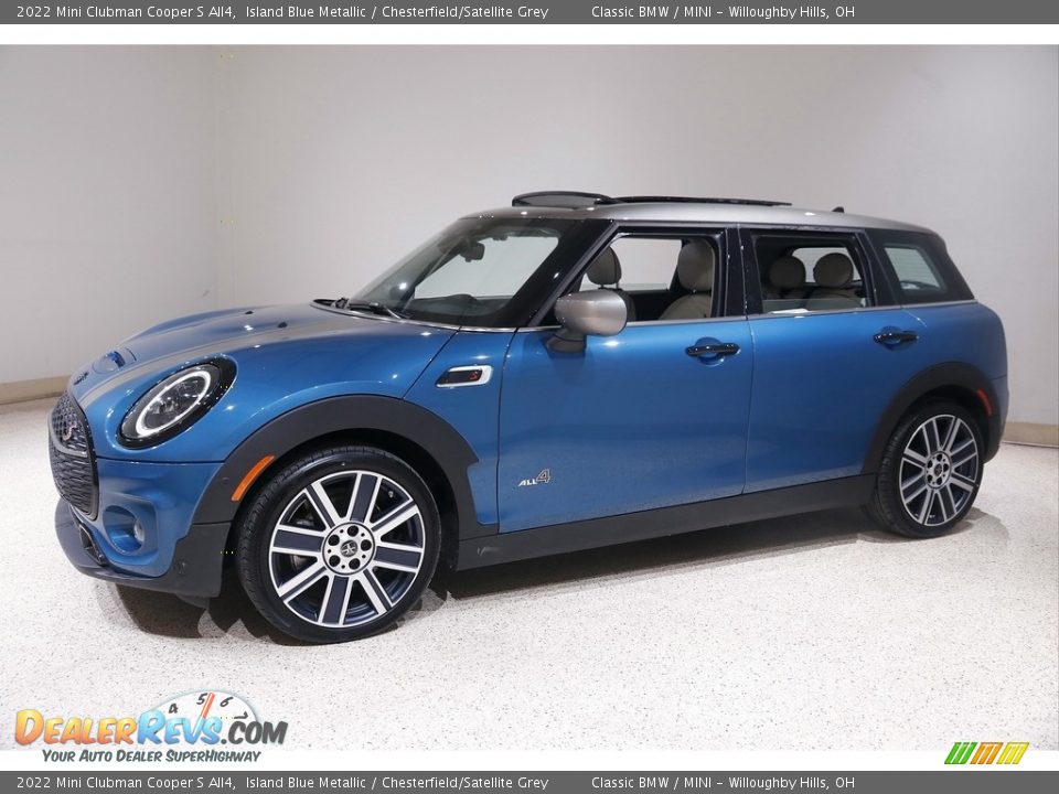 Front 3/4 View of 2022 Mini Clubman Cooper S All4 Photo #3