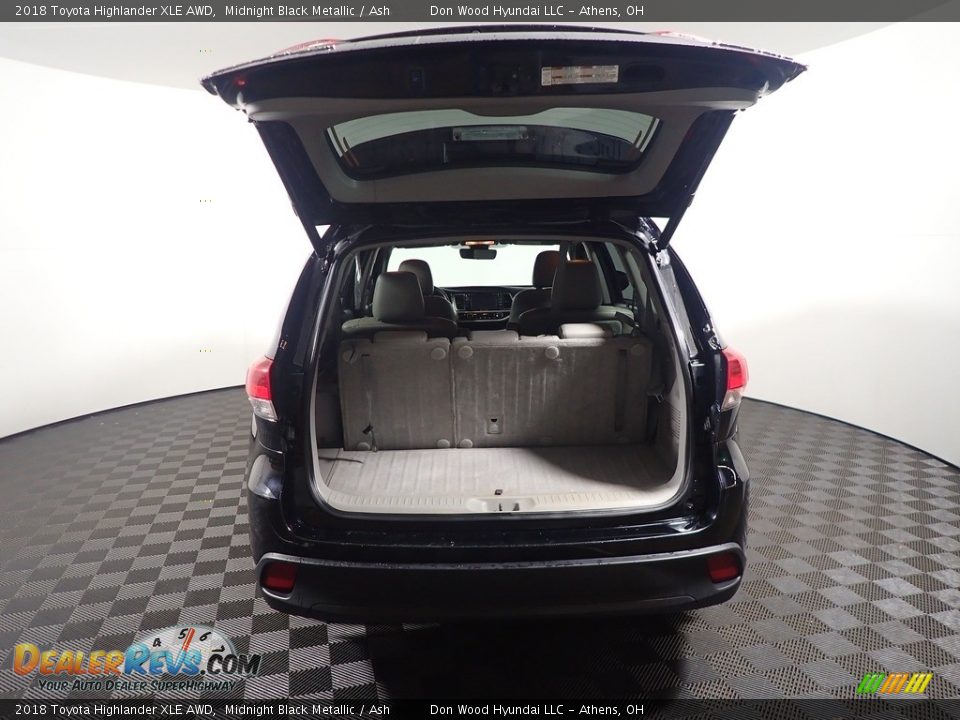 2018 Toyota Highlander XLE AWD Midnight Black Metallic / Ash Photo #15