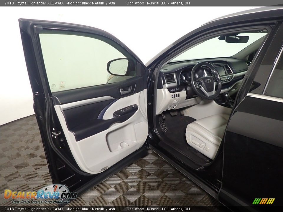 2018 Toyota Highlander XLE AWD Midnight Black Metallic / Ash Photo #20