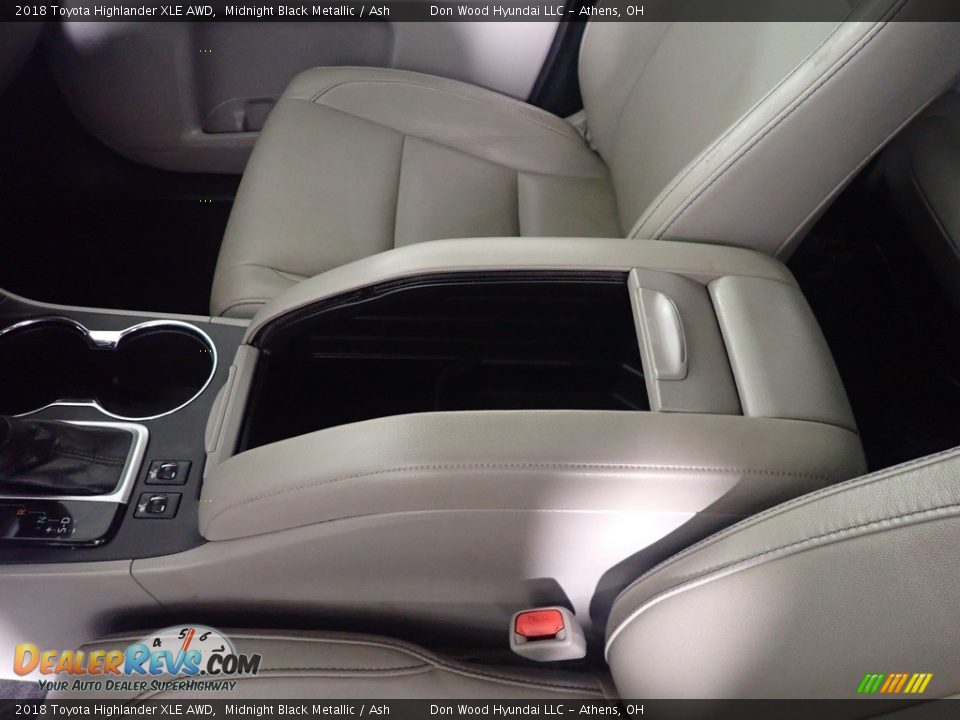 2018 Toyota Highlander XLE AWD Midnight Black Metallic / Ash Photo #33