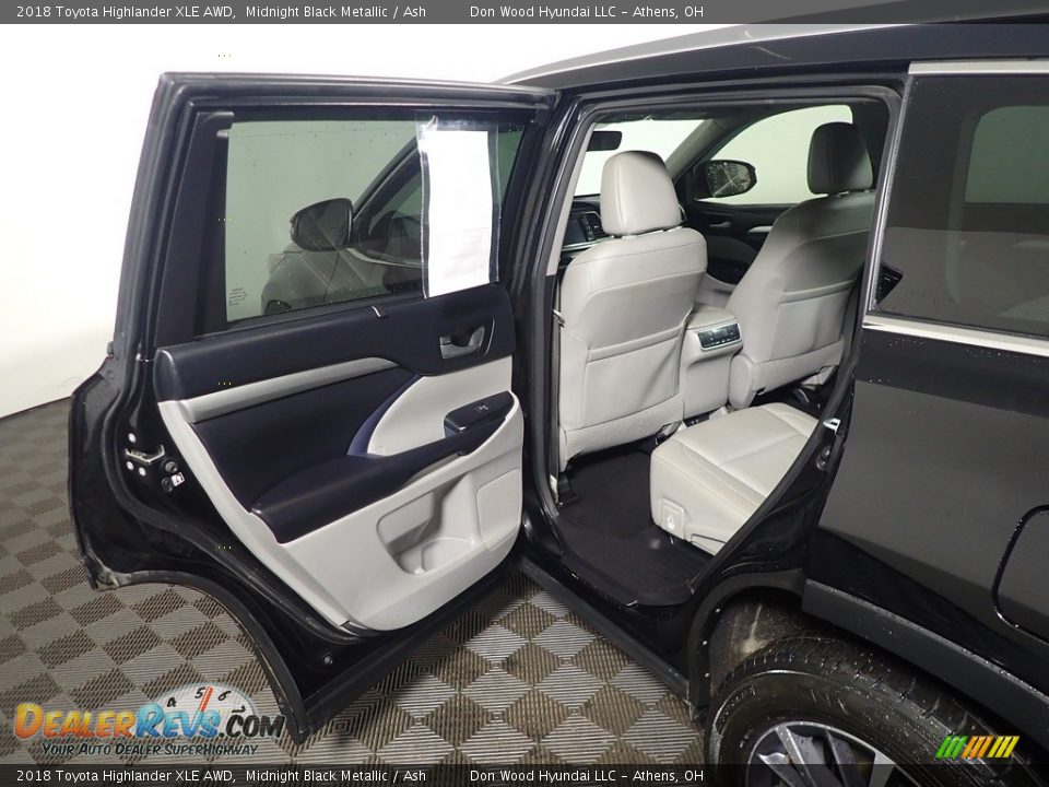 2018 Toyota Highlander XLE AWD Midnight Black Metallic / Ash Photo #34