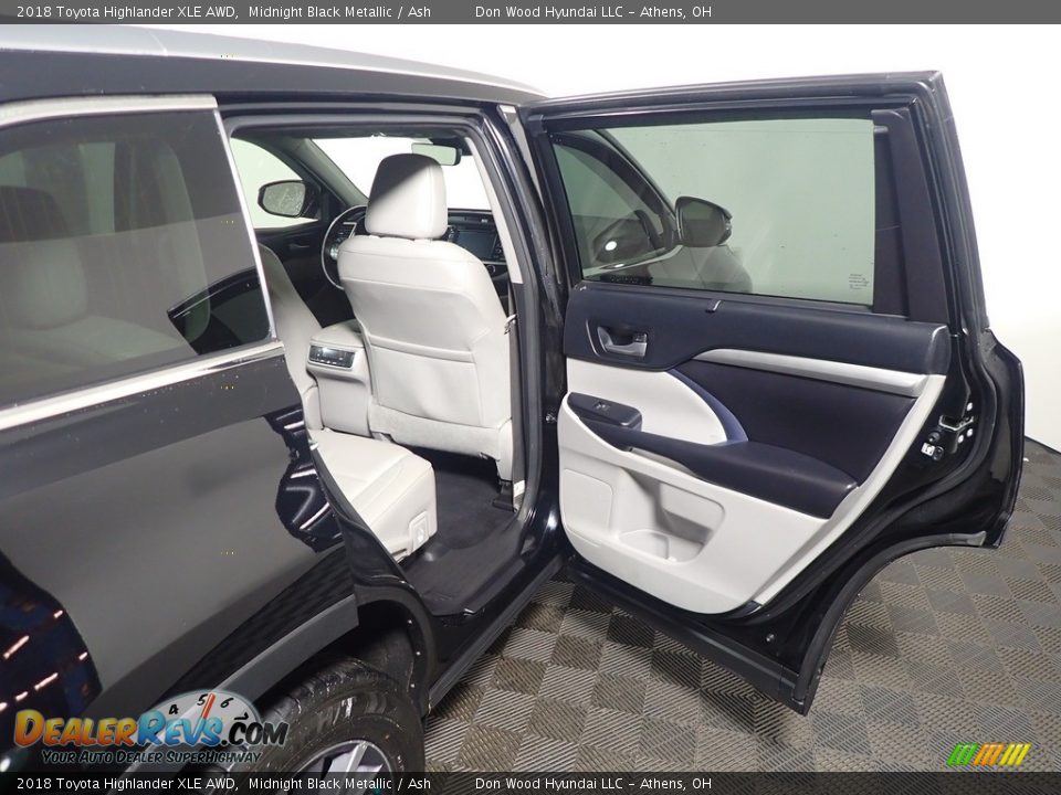 2018 Toyota Highlander XLE AWD Midnight Black Metallic / Ash Photo #36