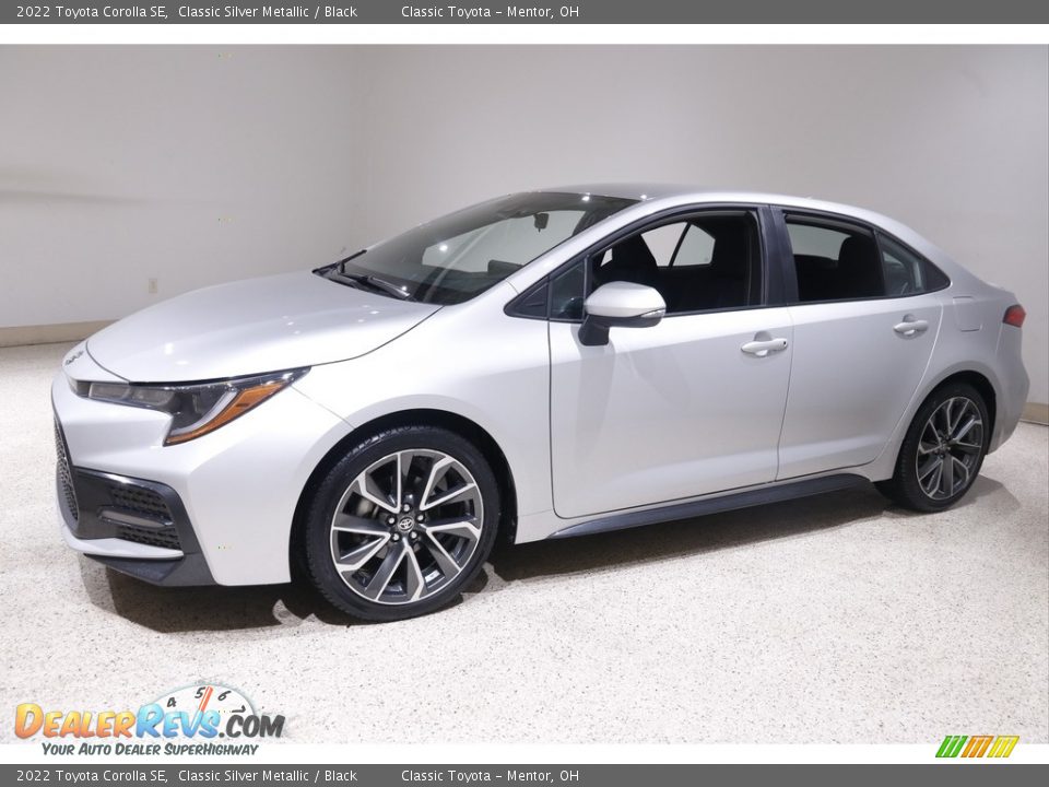 Front 3/4 View of 2022 Toyota Corolla SE Photo #3