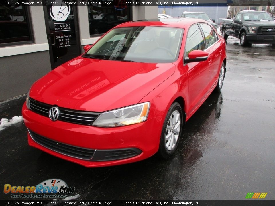 2013 Volkswagen Jetta SE Sedan Tornado Red / Cornsilk Beige Photo #2