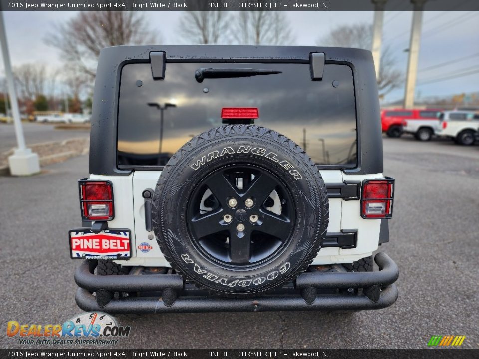 2016 Jeep Wrangler Unlimited Sport 4x4 Bright White / Black Photo #12